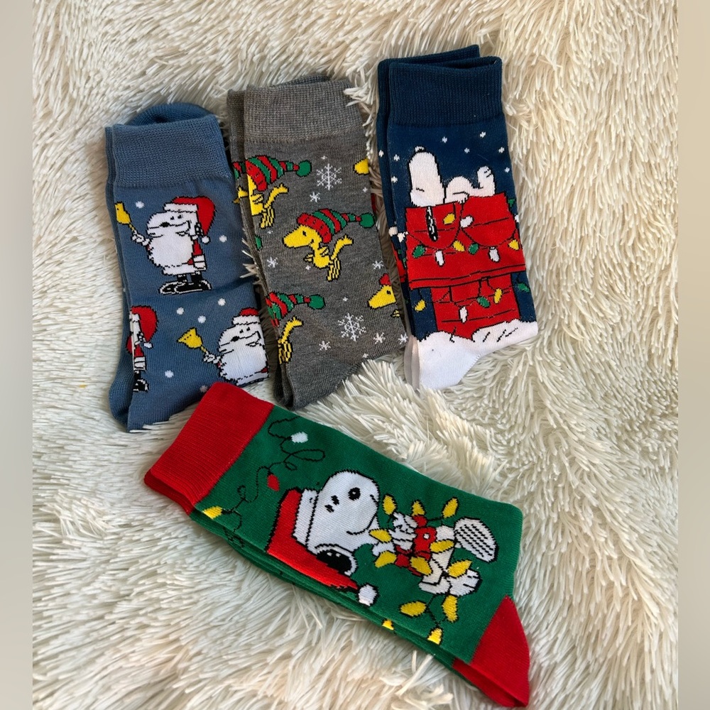 4 Pairs of Men’s Christmas Peanuts Crew Socks NWOT